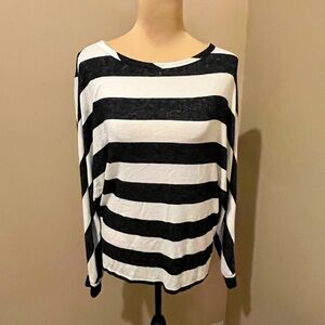 BKE Oversized Striped Heathered Black and White Fine Gauge Crew Sweater, Small